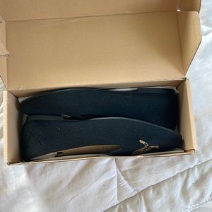 New Never worn Vivaia Loafer Flats